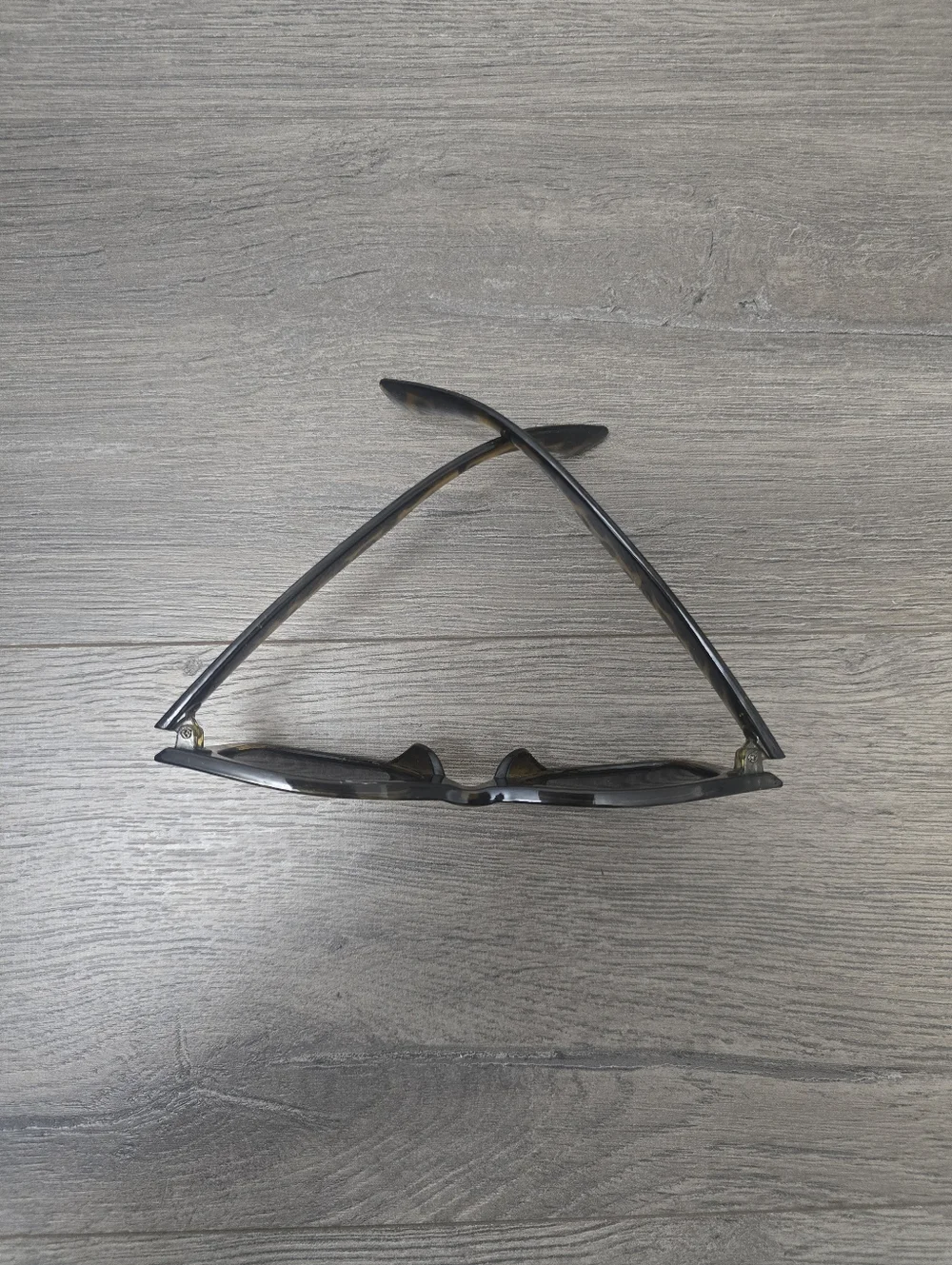 Ray-Ban RB2140 Original Wayfarer Classic, featuring a distinct Havana tortoise